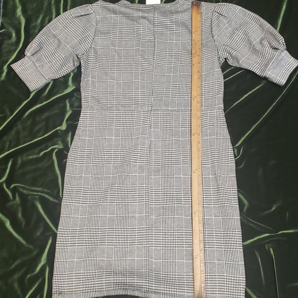 Dress - Picture 4 of 6